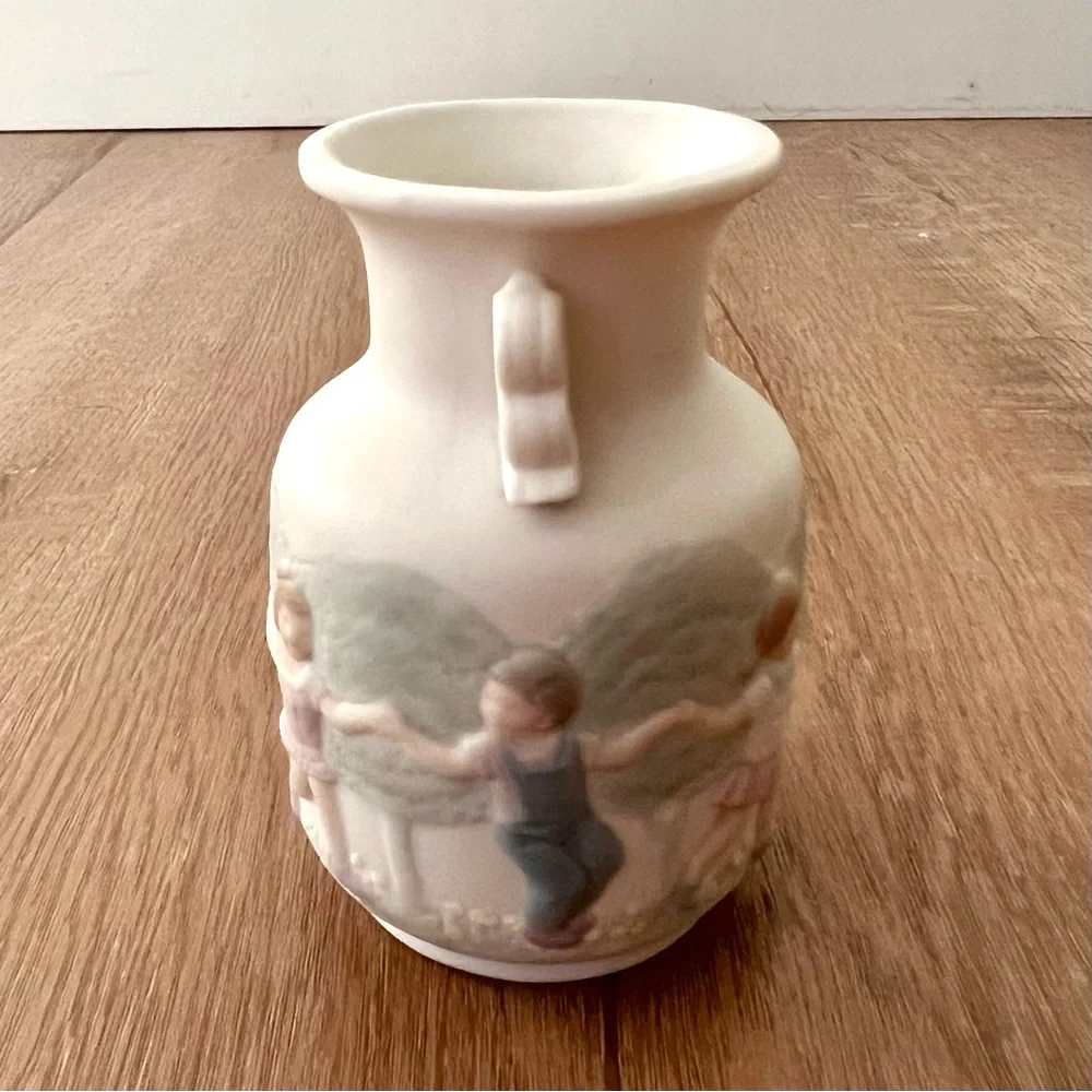 1984 LLADRO 5260 Children Playing Small Matte Bisque‎ Vases By Jose Roig RETIRED